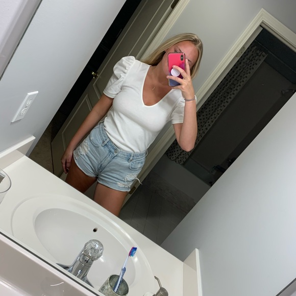 White top - Picture 3 of 5